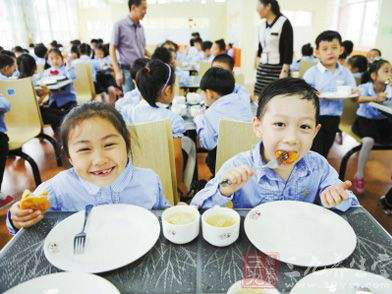 南山专门研究学校食品安全工作