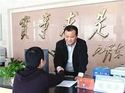慎海雄会见深圳籍“全国最美信访干部”张海威