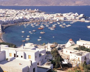 首批中国游客从希腊最大港口开启爱琴海邮轮之旅