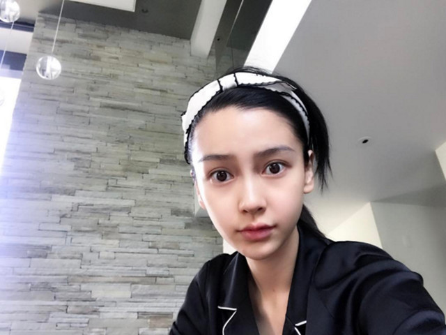 黄晓明首次公开Baby孕照 感慨妻子不易