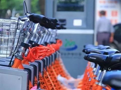 3个熊孩子偷42辆公共自行车！家长称要钱没有，把孩子抓走吧