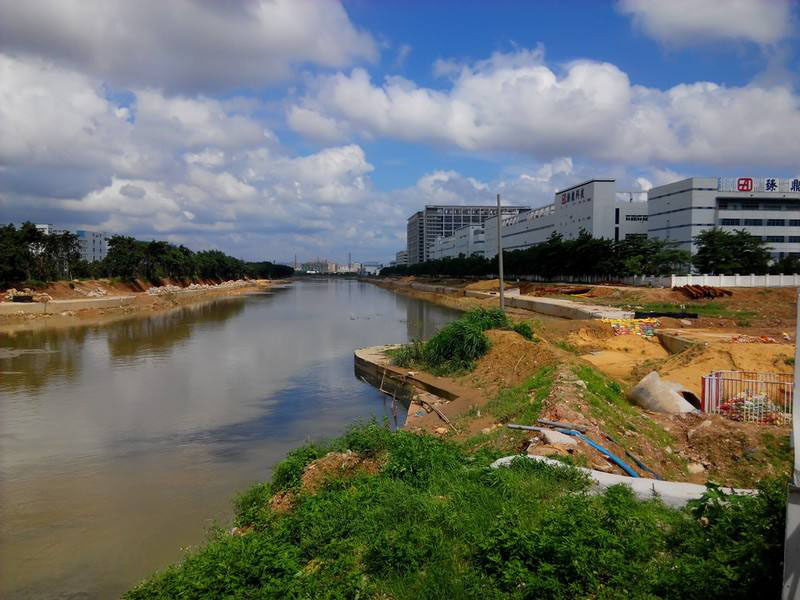 松岗清拆违建1188平方米助力茅洲河整治 