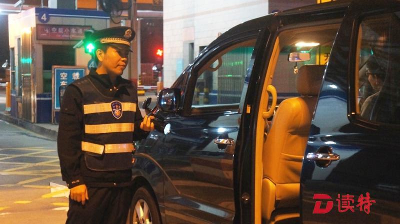 皇岗口岸有条空载车道，载客的车别走！
