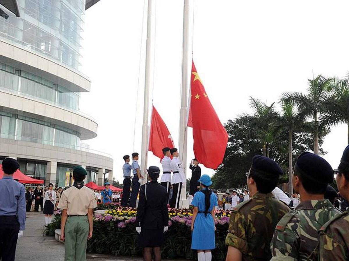 香港青少年参加“五四”升旗礼