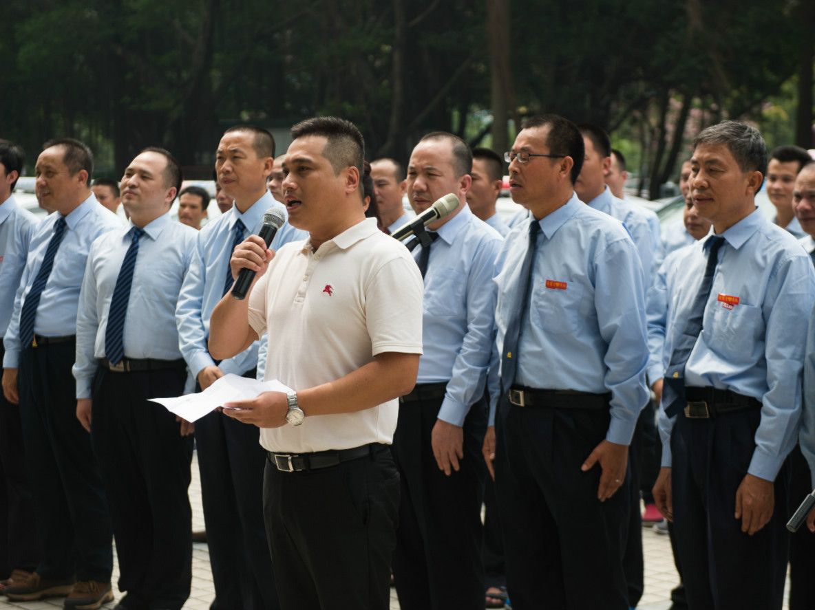 深圳“的哥”齐宣誓 承诺不私调表不拒载