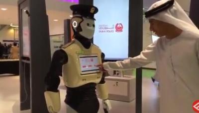 牛！迪拜推出全新警察机器人 会讲9种语言 