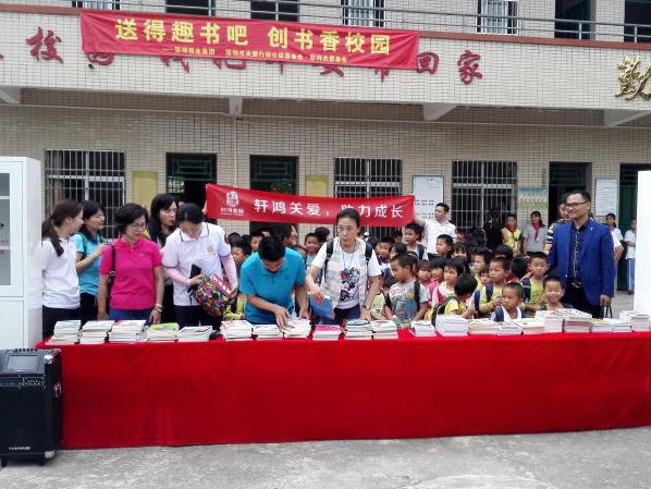 雅色小学有了“得趣书吧” 村里危桥重修资金也落实了