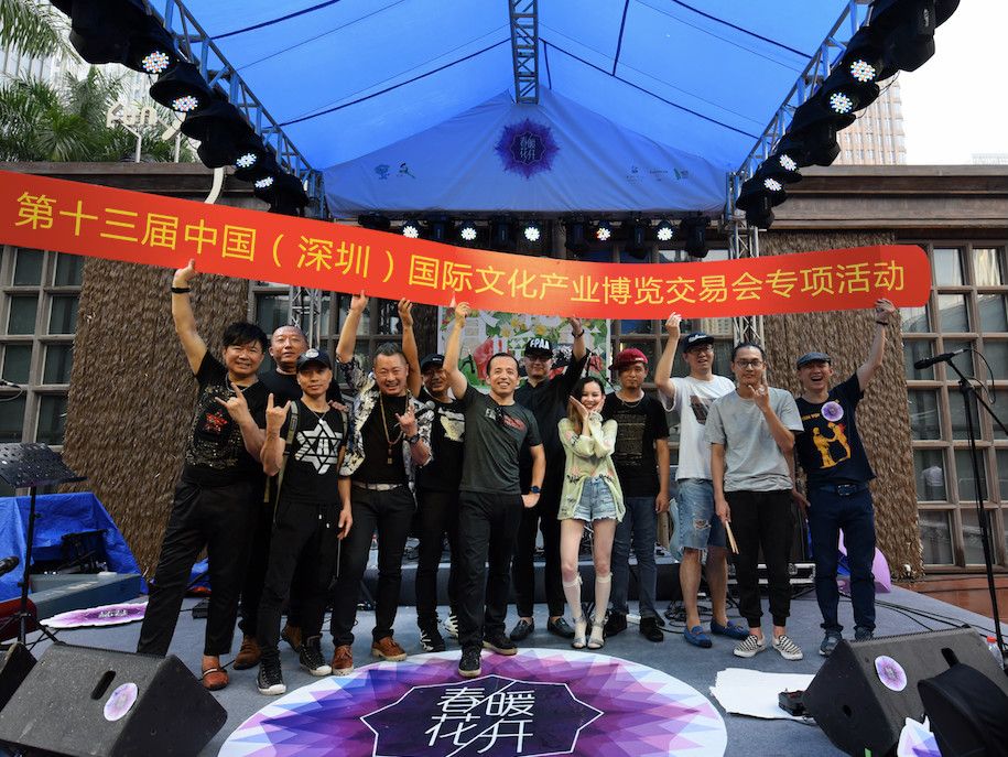 燃爆！深圳音乐人在雨中玩起了摇滚