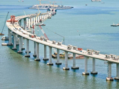港珠澳大桥长12公里的香港接线全线贯通
