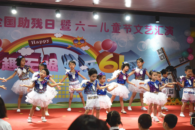 罗湖这场文艺汇演上，听障儿童有了新“耳朵”