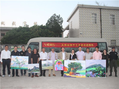 文博会上赏雅色艺术？这也是深圳报业集团扶贫成果