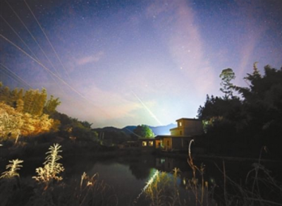 广东夜空现”火流星”奇观 持续时间仅数秒