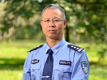 每日警星 | 巫俊新：用耐心无私奉献三十年