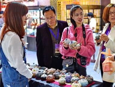 台湾青年“登陆”跑展会：不跑？没机会！