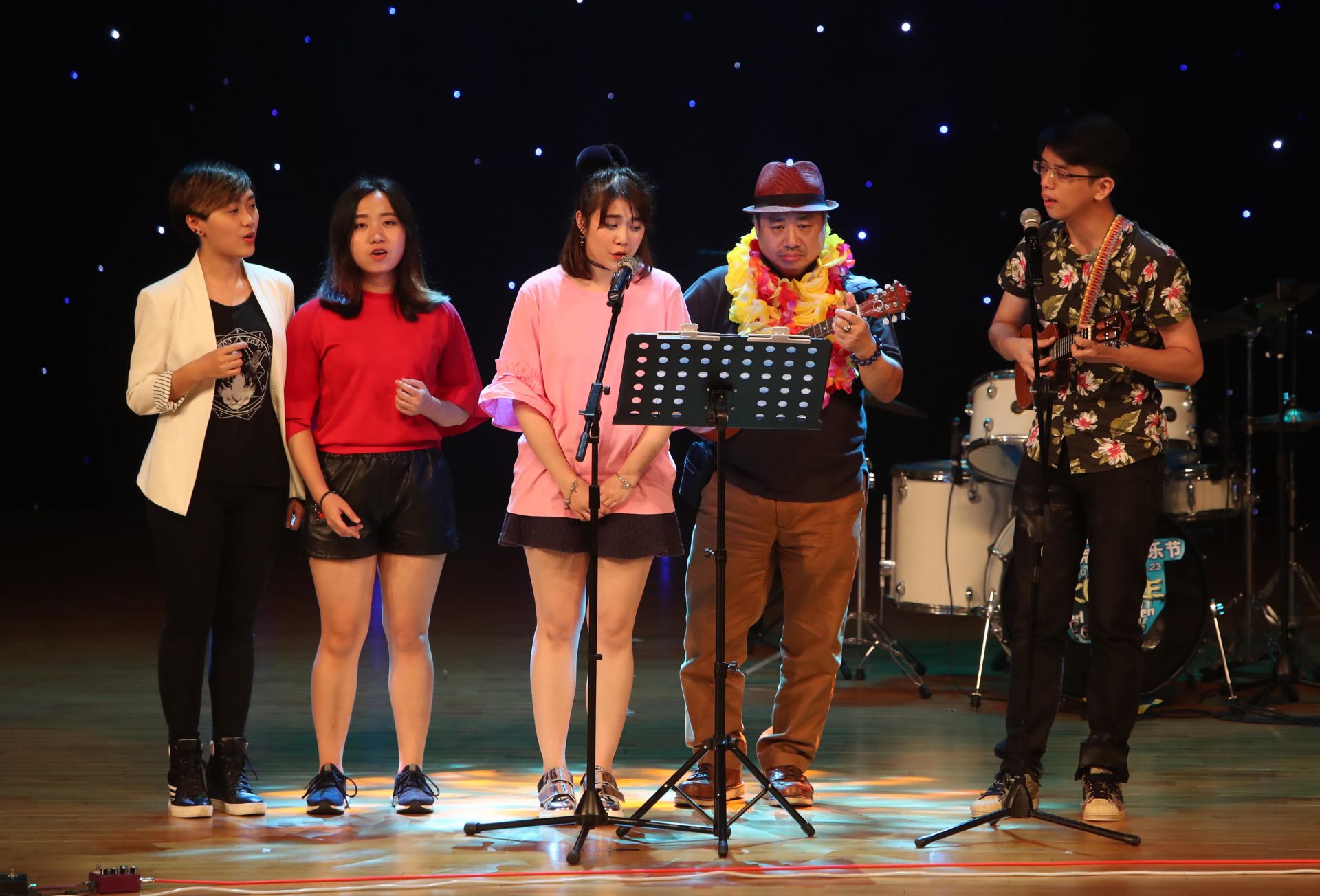 深港青年齐聚深圳 尤克里里演奏家奏响“夏日么么茶”