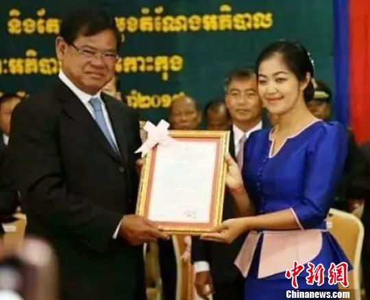 柬埔寨首位女省长走马上任 年仅27岁  