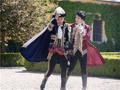 男神王力宏也穿高跟鞋？《奔跑吧》上演“终极之战”，