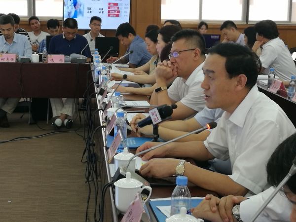 李惠林：改革分配制度探索实行年薪制