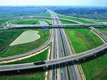 美国网友提问“中国有高速公路吗” 回答太亮了