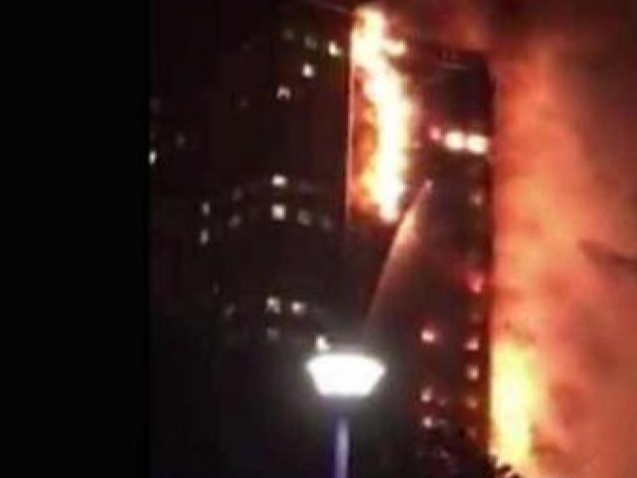 大火吞噬27层高楼，至少6人遇难！整个英国都在刷屏