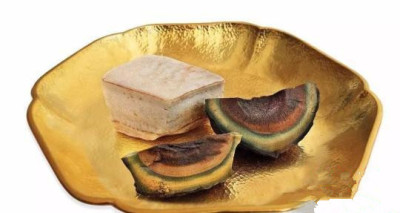 阿拉善戈壁玛瑙石“皮蛋豆腐”以１２０．７万元成交