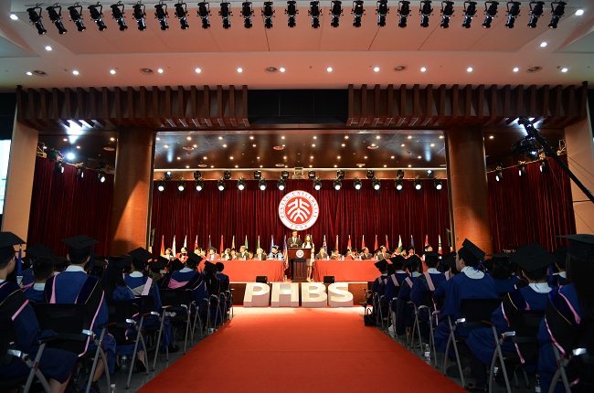 北大汇丰商学院举行毕业典礼，来看院长都讲了点儿啥？