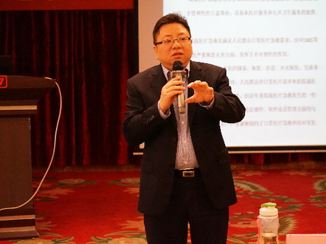 张洪：率先在我市推行医疗意外险