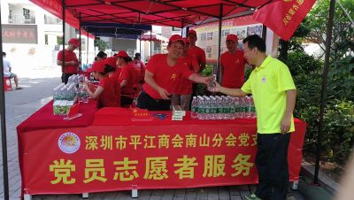 老铁辛苦了！深圳市平江商会党员志愿助力高考