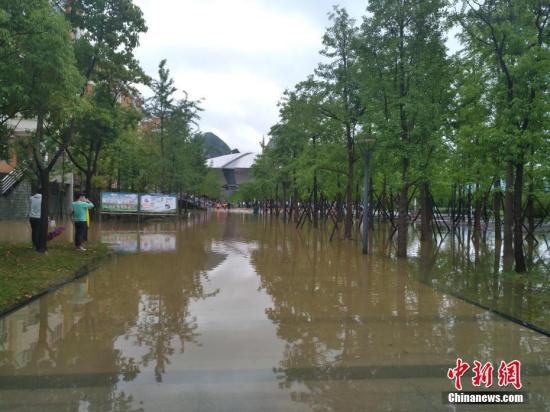 强降雨来袭 全国南北13省份部分地区有大到暴雨