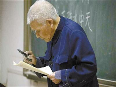 93岁数学教授讲诗词 数学与诗歌关系让其思考一生