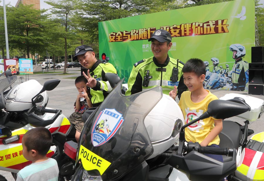 “安全与你随行 平安伴你成长” 深圳交警和孩子们共度六一