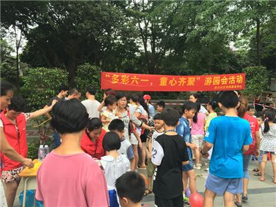 “多彩六一 童心齐聚”游园会吸引上百名青少年参与