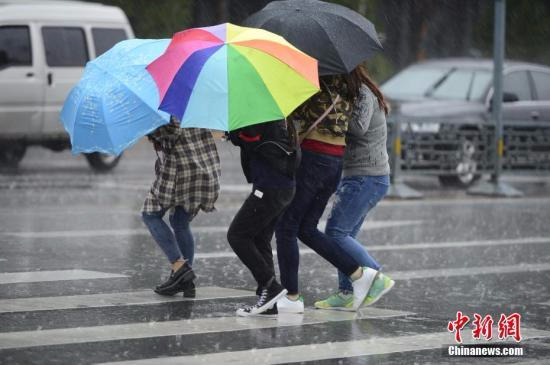 注意！华北强降雨 多地航班受阻
