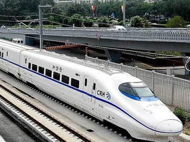 6日18时后，京广高铁湖南段新增44趟列车停运折返