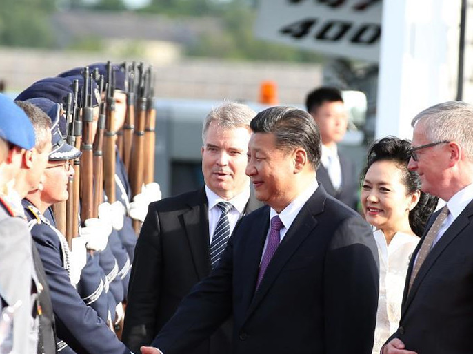 习近平抵达柏林开始对德意志联邦共和国进行国事访问