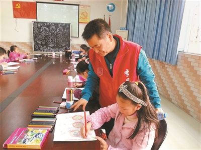 美术教师李丹：用色彩温暖身边的孩子们