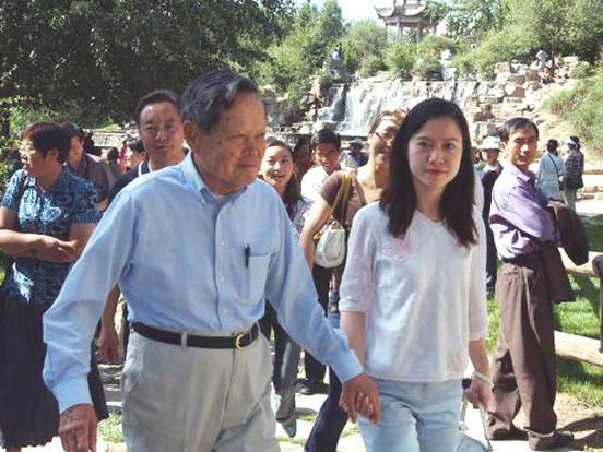 杨振宁分遗产翁帆仅得别墅使用权？ 助理：胡说八道
