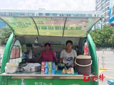 翠竹城管执法有温度 爱心早餐工程助流动摊贩“安家”