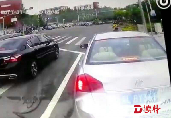 不避让急救车 一辆外地小车被罚款1000元记3分 