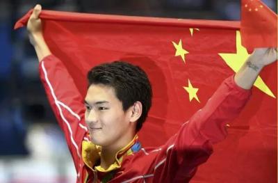 100米52秒44！徐嘉余成中国男子仰泳首位世界冠军