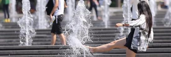 中国连发19天高温预警 97县市气温破40℃