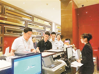 罗湖区政协委员参与“星期三查餐厅” 保障舌尖上的安全