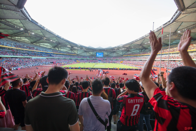 顶级足球赛事燃爆龙岗 大运中心4万观众创深圳之最 