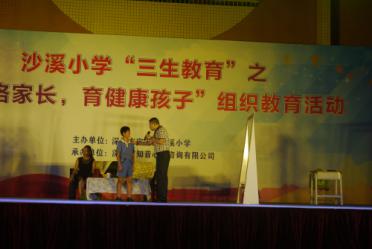 原创心理情景剧在宝安区沙溪小学开演