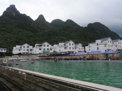 因地制宜实行整村易地搬迁 可爱村“穿越”到现代