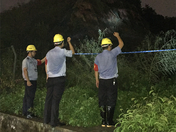 燕罗网格中心排查隐患防“天鸽”