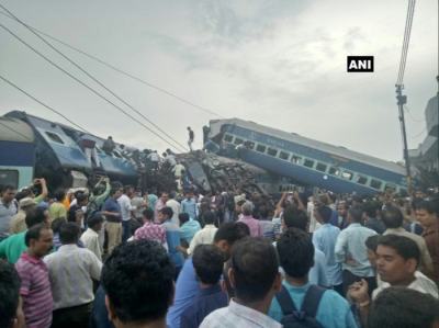 印度一列火车脱轨，已造成10人死亡至少50人受伤