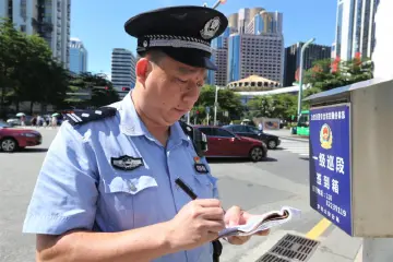 郑伟雄：智勇双全的好巡警