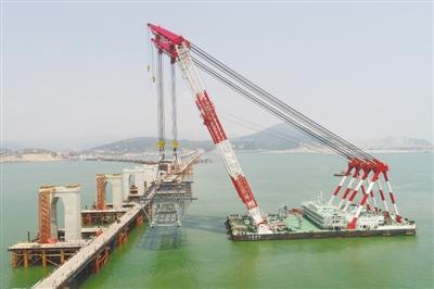 中国在“建桥禁区”修桥 复杂海域条件惊诧七位院士  