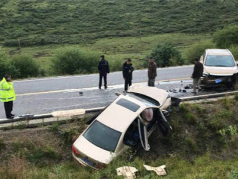 九寨沟救灾车遇车祸 一名民兵牺牲